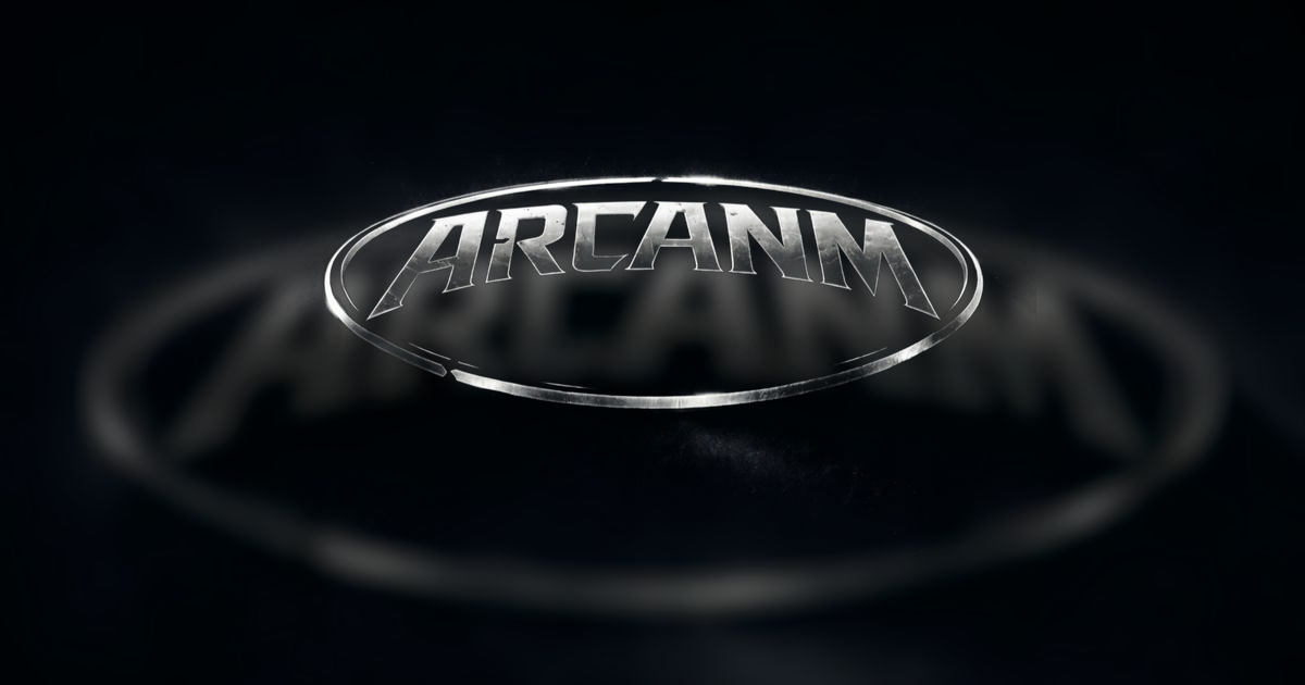Logo de ARCANM sobre fondo oscuro difuminado (imagen temporal)